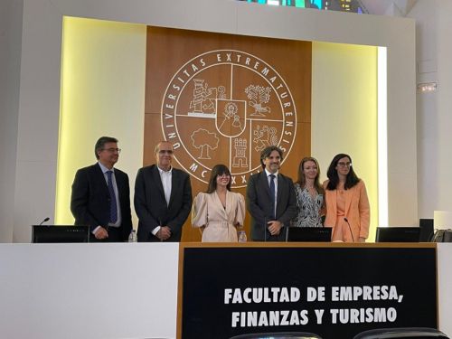 ANA MORENO LOBATO, NUEVA DOCTORA DE LA UNIVERSIDAD DE EXTREMADURA 