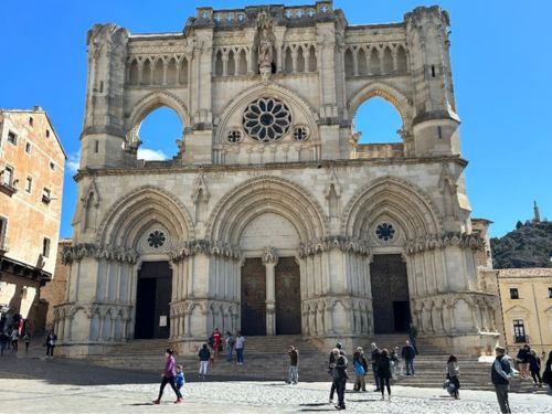 Actividad cultural AEMARK 2024: visita exclusiva a la Catedral de Cuenca, concierto de órgano y visita nocturna al casco histórico 