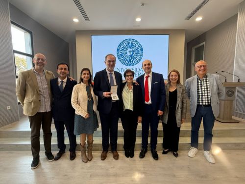 MEDALLA DE LA FACULTAD DE CIENCIAS ECONÓMICAS Y EMPRESARIALES DE LA UNIVERSIDAD DE ALMERÍA AL PROFESOR ALEJANDRO MOLLÁ DESCALS, CATEDRÁTICO DE MARKETING DE LA UNIVERSIDAD DE VALENCIA 